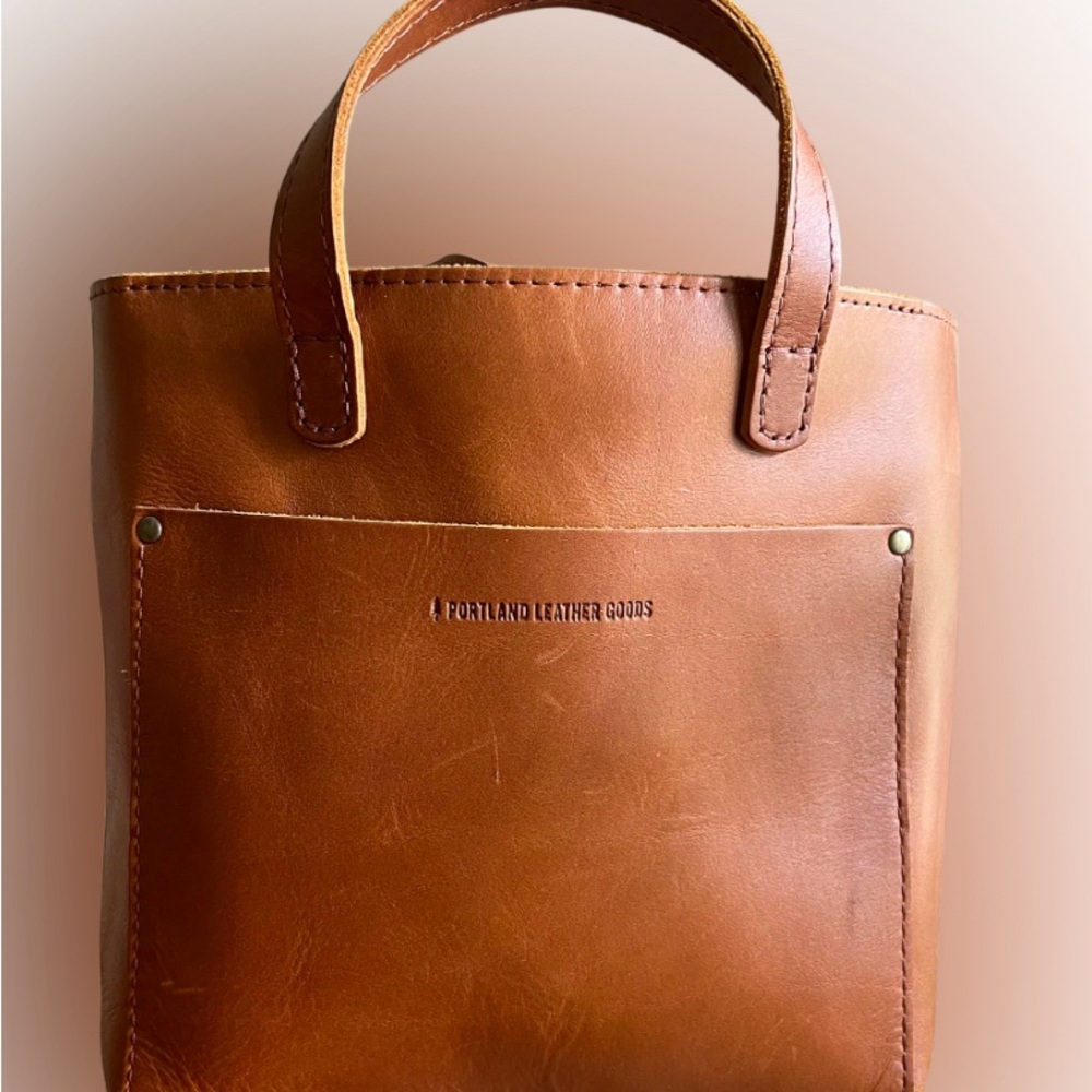 Mini zipper cross body from mystery box in honey. BNNU smoke free home.